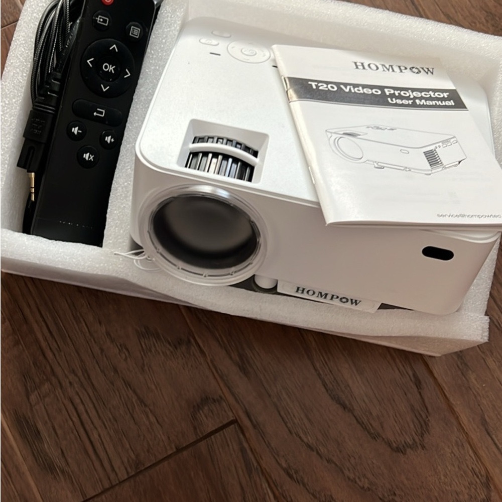 Portable LED Projector - Black - Picture 2 of 5